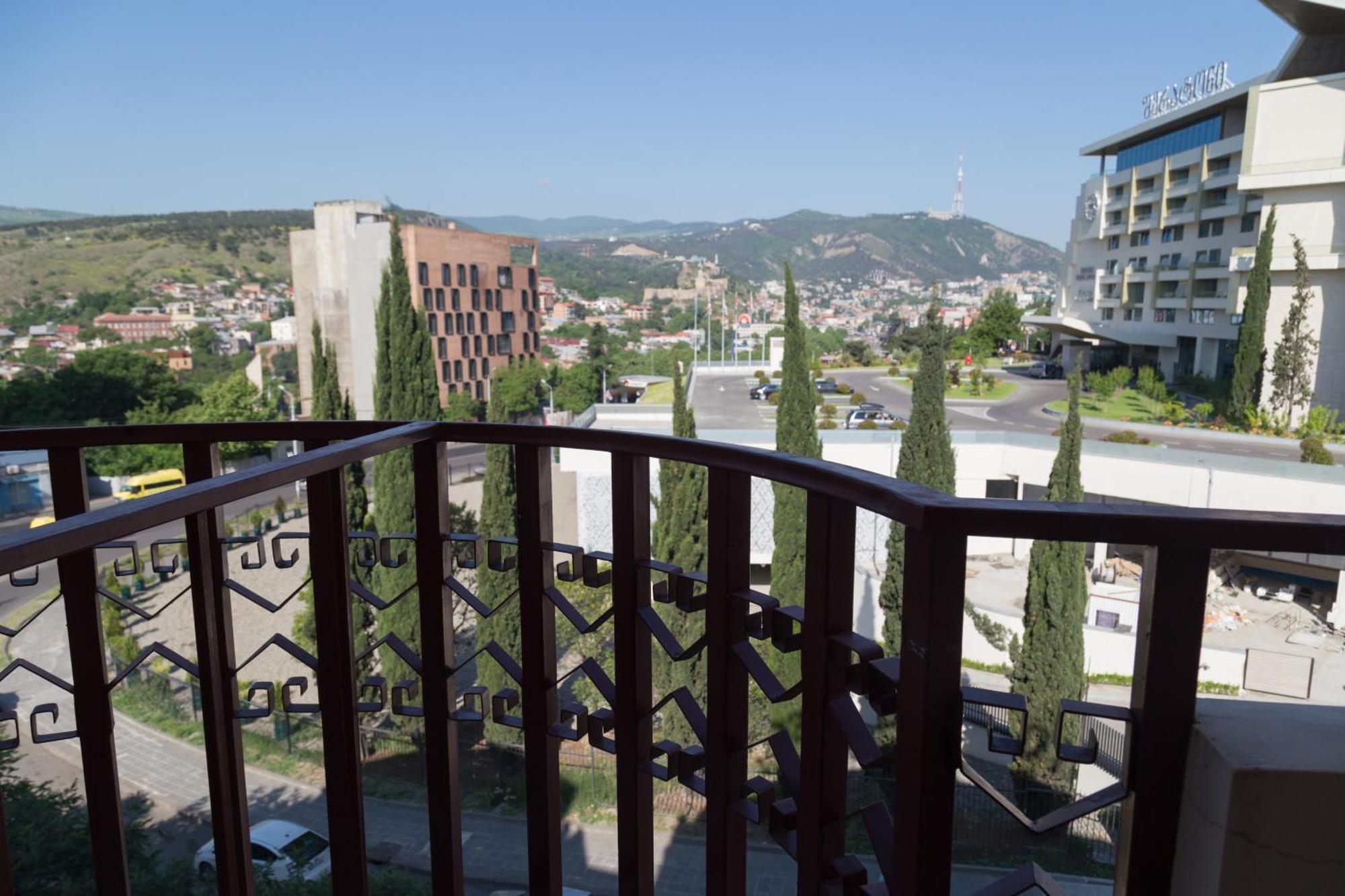 Begi Hotel Тбилиси Экстерьер фото